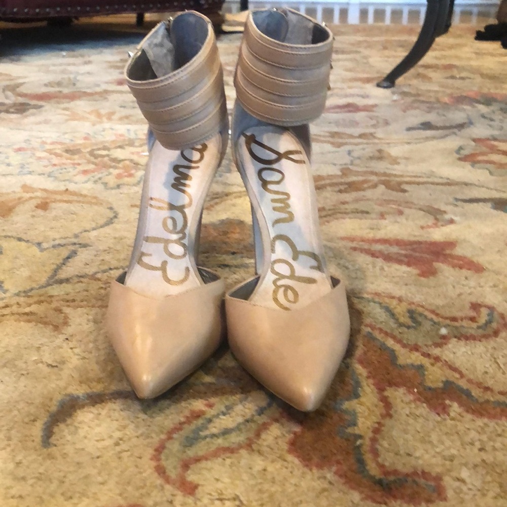 Sam Edelman Versatile Beige Pump With Unique Heel… - image 1